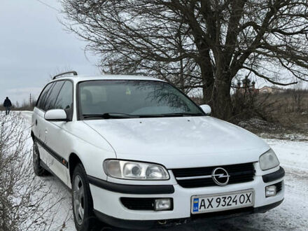 Белый Опель Омега, объемом двигателя 2.5 л и пробегом 435 тыс. км за 2100 $, фото 1 на Automoto.ua