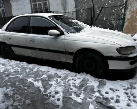 Белый Опель Омега, объемом двигателя 2 л и пробегом 300 тыс. км за 600 $, фото 1 на Automoto.ua