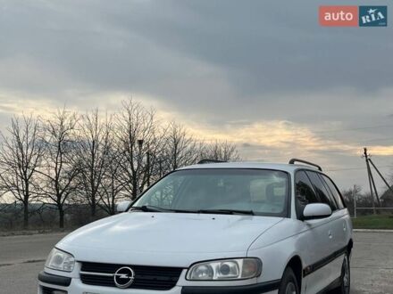 Белый Опель Омега, объемом двигателя 2.5 л и пробегом 435 тыс. км за 1800 $, фото 1 на Automoto.ua