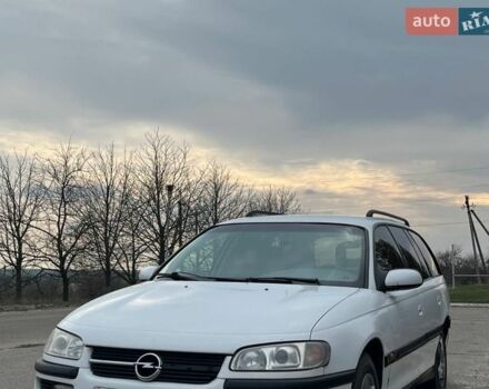 Белый Опель Омега, объемом двигателя 2.5 л и пробегом 435 тыс. км за 1800 $, фото 1 на Automoto.ua
