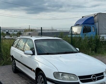 Білий Опель Омега, об'ємом двигуна 2 л та пробігом 300 тис. км за 1500 $, фото 1 на Automoto.ua