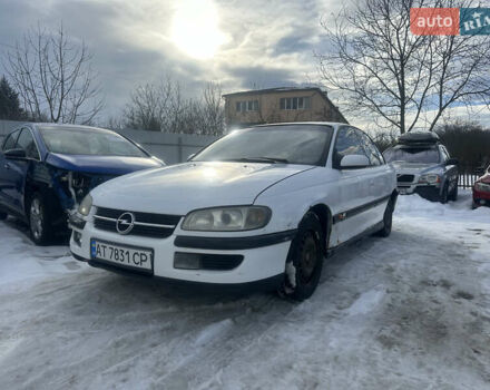 Белый Опель Омега, объемом двигателя 2 л и пробегом 332 тыс. км за 1500 $, фото 1 на Automoto.ua
