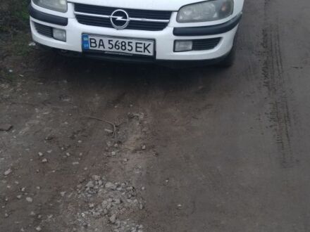 Белый Опель Омега, объемом двигателя 2 л и пробегом 1 тыс. км за 1900 $, фото 1 на Automoto.ua