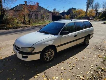 Белый Опель Омега, объемом двигателя 2 л и пробегом 460 тыс. км за 1600 $, фото 1 на Automoto.ua