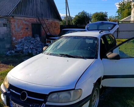 Белый Опель Омега, объемом двигателя 2 л и пробегом 0 тыс. км за 650 $, фото 1 на Automoto.ua
