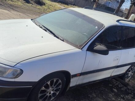 Белый Опель Омега, объемом двигателя 2 л и пробегом 389 тыс. км за 600 $, фото 1 на Automoto.ua