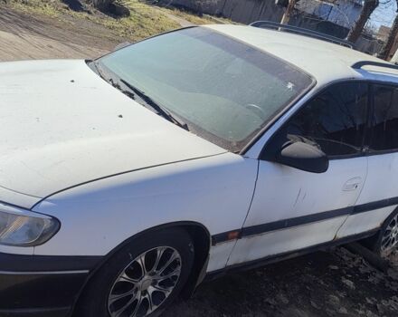 Белый Опель Омега, объемом двигателя 2 л и пробегом 389 тыс. км за 600 $, фото 1 на Automoto.ua