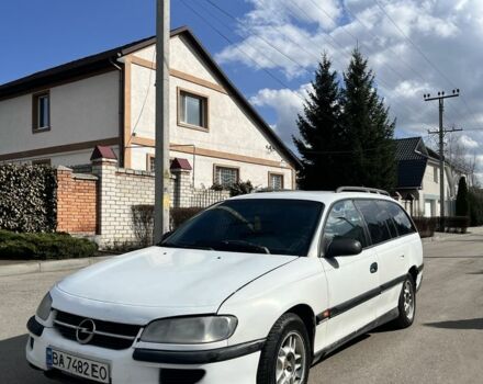 Белый Опель Омега, объемом двигателя 2 л и пробегом 452 тыс. км за 1550 $, фото 1 на Automoto.ua