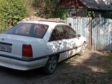 Білий Опель Омега, об'ємом двигуна 1.8 л та пробігом 199 тис. км за 603 $, фото 1 на Automoto.ua