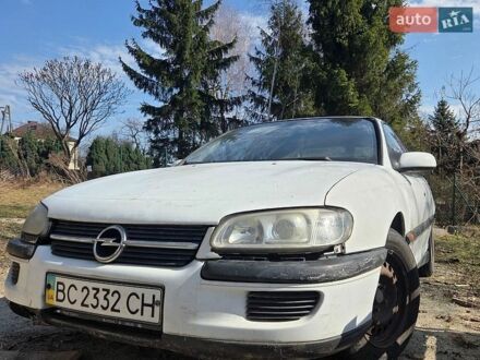 Белый Опель Омега, объемом двигателя 2 л и пробегом 200 тыс. км за 1000 $, фото 1 на Automoto.ua