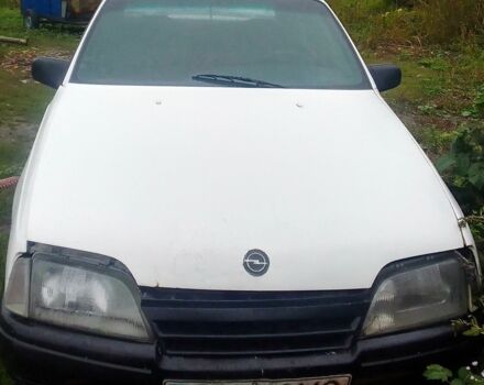 Белый Опель Омега, объемом двигателя 2 л и пробегом 345 тыс. км за 450 $, фото 1 на Automoto.ua