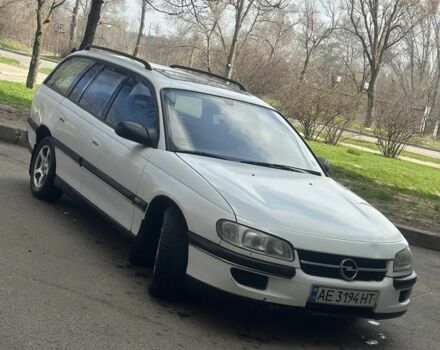 Белый Опель Омега, объемом двигателя 2 л и пробегом 333 тыс. км за 1480 $, фото 1 на Automoto.ua