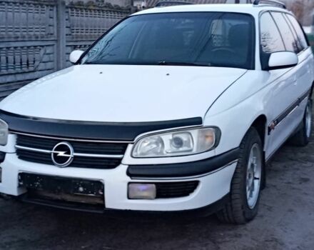 Белый Опель Омега, объемом двигателя 2 л и пробегом 300 тыс. км за 1500 $, фото 1 на Automoto.ua