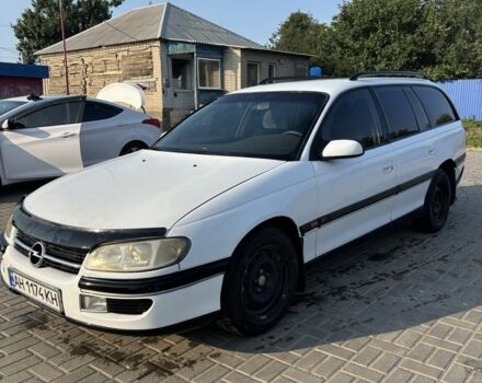 Белый Опель Омега, объемом двигателя 2.5 л и пробегом 392 тыс. км за 2500 $, фото 1 на Automoto.ua