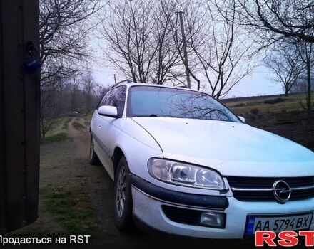 Белый Опель Омега, объемом двигателя 2 л и пробегом 300 тыс. км за 1180 $, фото 1 на Automoto.ua