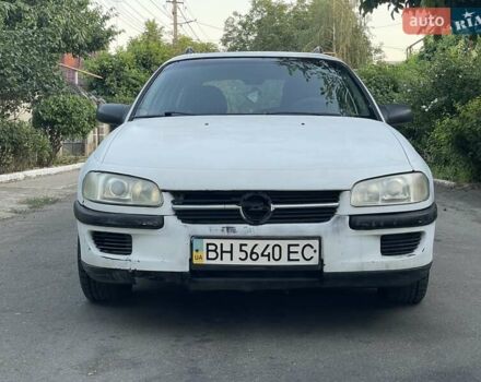 Белый Опель Омега, объемом двигателя 2.5 л и пробегом 250 тыс. км за 1750 $, фото 1 на Automoto.ua