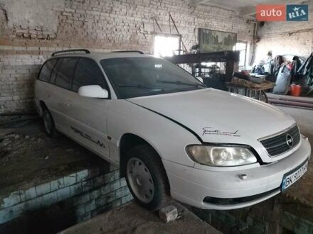 Белый Опель Омега, объемом двигателя 2.2 л и пробегом 250 тыс. км за 1400 $, фото 1 на Automoto.ua
