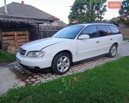 Белый Опель Омега, объемом двигателя 2.2 л и пробегом 275 тыс. км за 2700 $, фото 1 на Automoto.ua