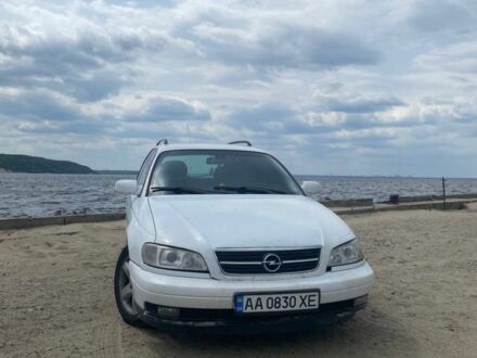 Белый Опель Омега, объемом двигателя 2.2 л и пробегом 266 тыс. км за 2800 $, фото 1 на Automoto.ua