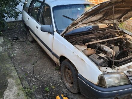 Білий Опель Омега, об'ємом двигуна 2 л та пробігом 100 тис. км за 302 $, фото 1 на Automoto.ua