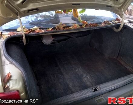 Бежевий Опель Омега, об'ємом двигуна 1.8 л та пробігом 300 тис. км за 800 $, фото 6 на Automoto.ua