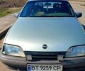 Бежевий Опель Омега, об'ємом двигуна 2 л та пробігом 150 тис. км за 1200 $, фото 1 на Automoto.ua