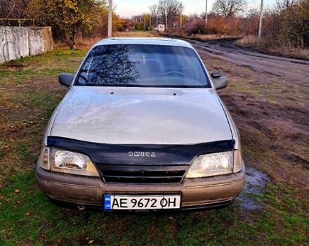 Бежевий Опель Омега, об'ємом двигуна 1.8 л та пробігом 0 тис. км за 1300 $, фото 1 на Automoto.ua