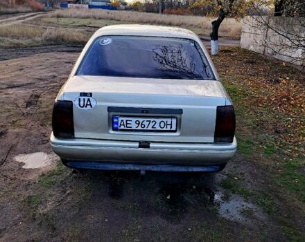 Бежевий Опель Омега, об'ємом двигуна 1.8 л та пробігом 0 тис. км за 1300 $, фото 3 на Automoto.ua