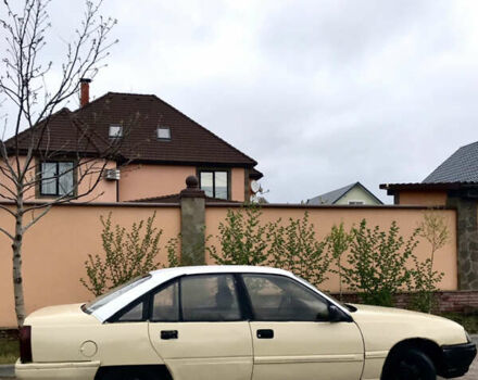 Бежевий Опель Омега, об'ємом двигуна 1.8 л та пробігом 182 тис. км за 850 $, фото 1 на Automoto.ua