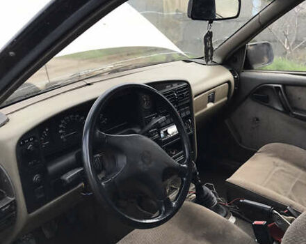 Бежевий Опель Омега, об'ємом двигуна 1.8 л та пробігом 182 тис. км за 850 $, фото 6 на Automoto.ua