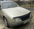 Бежевий Опель Омега, об'ємом двигуна 2 л та пробігом 80 тис. км за 2100 $, фото 1 на Automoto.ua