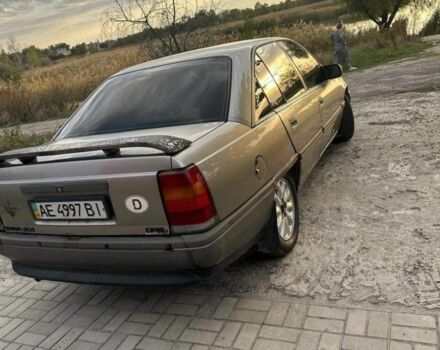 Бежевий Опель Омега, об'ємом двигуна 2 л та пробігом 330 тис. км за 964 $, фото 4 на Automoto.ua