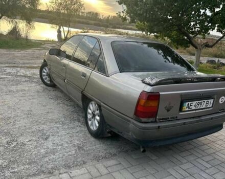 Бежевий Опель Омега, об'ємом двигуна 2 л та пробігом 330 тис. км за 964 $, фото 3 на Automoto.ua