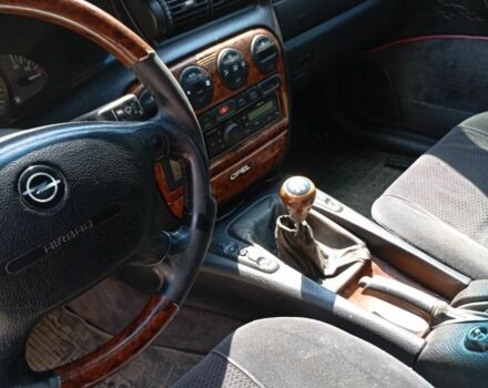 Бежевый Опель Омега, объемом двигателя 2 л и пробегом 300 тыс. км за 1650 $, фото 3 на Automoto.ua