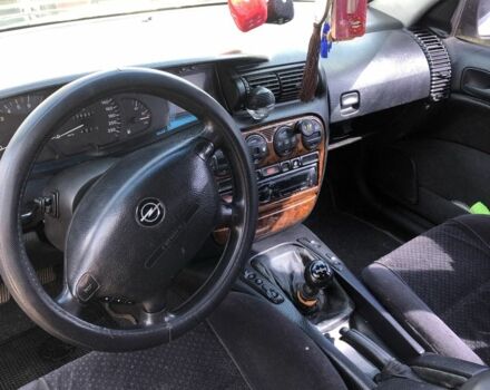 Бежевый Опель Омега, объемом двигателя 2 л и пробегом 600 тыс. км за 2415 $, фото 3 на Automoto.ua