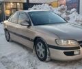 Бежевий Опель Омега, об'ємом двигуна 2 л та пробігом 257 тис. км за 3300 $, фото 1 на Automoto.ua