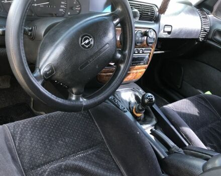 Бежевый Опель Омега, объемом двигателя 2 л и пробегом 600 тыс. км за 2415 $, фото 4 на Automoto.ua