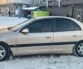 Бежевий Опель Омега, об'ємом двигуна 2 л та пробігом 257 тис. км за 3300 $, фото 3 на Automoto.ua