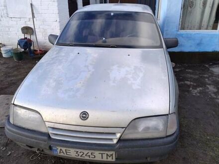 Бежевый Опель Омега, объемом двигателя 2 л и пробегом 250 тыс. км за 1400 $, фото 1 на Automoto.ua