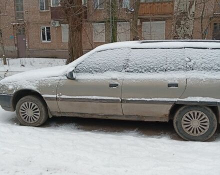 Бежевый Опель Омега, объемом двигателя 2 л и пробегом 100 тыс. км за 474 $, фото 1 на Automoto.ua