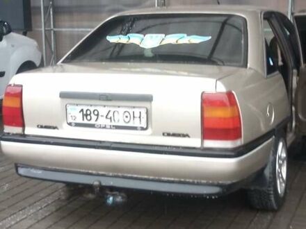 Бежевый Опель Омега, объемом двигателя 2 л и пробегом 250 тыс. км за 1200 $, фото 1 на Automoto.ua