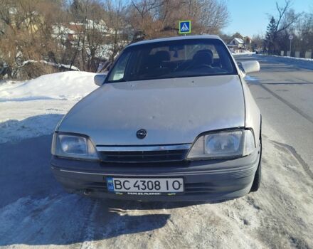 Бежевый Опель Омега, объемом двигателя 2 л и пробегом 300 тыс. км за 700 $, фото 1 на Automoto.ua