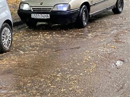 Бежевий Опель Омега, об'ємом двигуна 0 л та пробігом 328 тис. км за 700 $, фото 1 на Automoto.ua
