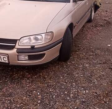 Бежевый Опель Омега, объемом двигателя 2 л и пробегом 302 тыс. км за 1500 $, фото 1 на Automoto.ua