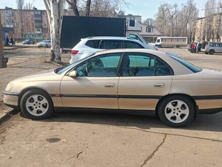 Бежевий Опель Омега, об'ємом двигуна 2 л та пробігом 280 тис. км за 2500 $, фото 1 на Automoto.ua
