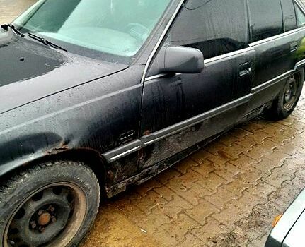 Черный Опель Омега, объемом двигателя 2 л и пробегом 100 тыс. км за 500 $, фото 4 на Automoto.ua