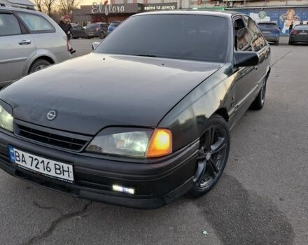 Черный Опель Омега, объемом двигателя 1.8 л и пробегом 2 тыс. км за 1522 $, фото 5 на Automoto.ua