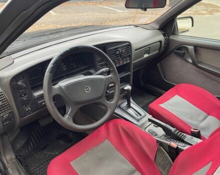 Черный Опель Омега, объемом двигателя 2 л и пробегом 185 тыс. км за 1050 $, фото 4 на Automoto.ua