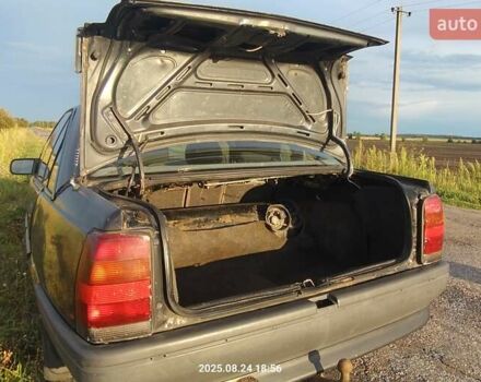 Чорний Опель Омега, об'ємом двигуна 2 л та пробігом 225 тис. км за 920 $, фото 3 на Automoto.ua