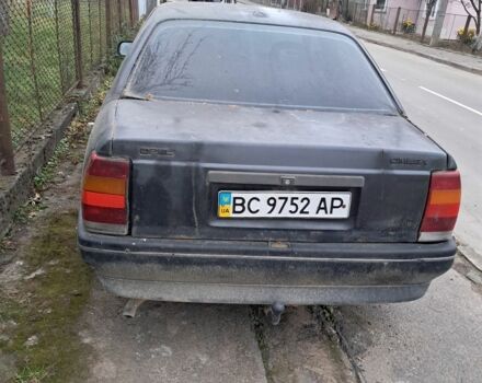 Черный Опель Омега, объемом двигателя 2 л и пробегом 400 тыс. км за 350 $, фото 3 на Automoto.ua